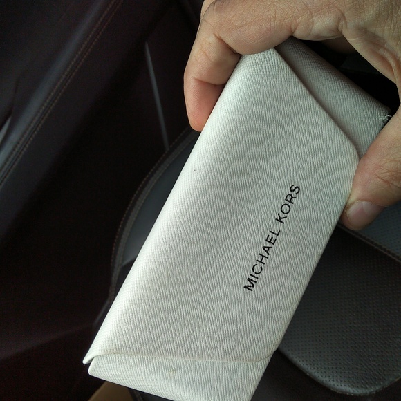 Michael Kors Glasses case - Picture 3 of 4